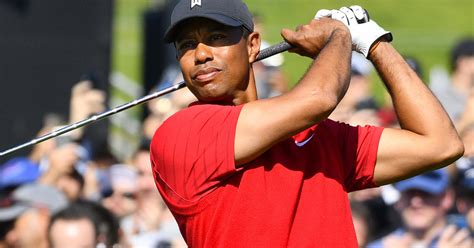 Tiger Woods' golf clubs up for auction - CBS Los Angeles