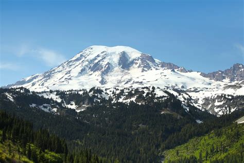 5 Compelling Reasons to Visit Mount Rainier | Drive The Nation