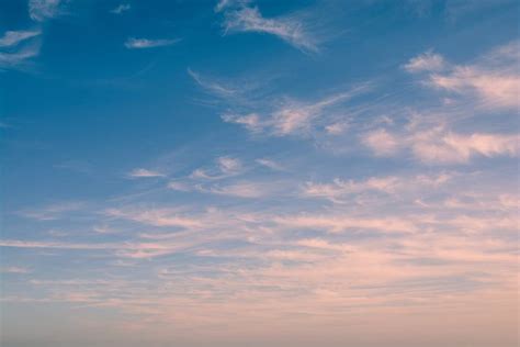 Sky With Delicate Soft Pink Clouds - Free Texture