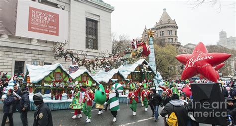 Santa's Sleigh Float at Macy's Thanksgiving Day Parade Photograph by ...