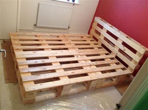 11 DIY Pallet Bed Design | DIY to Make