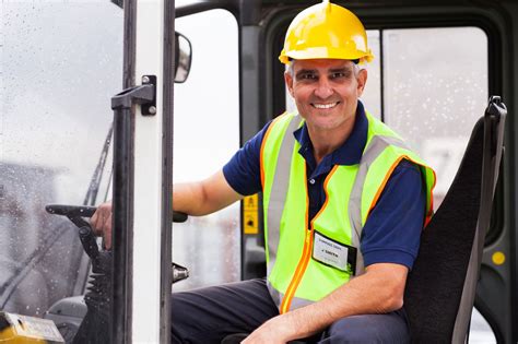 5 Important Forklift Driving Skills to Look for When Hiring Operators