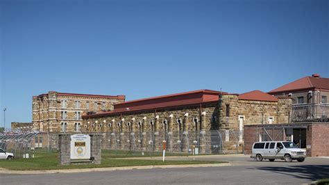 Number of coronavirus cases up at Lansing prison in Kansas | Kansas ...