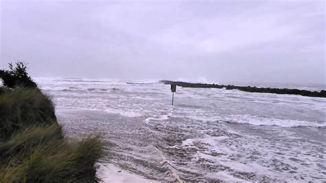 Sneaker wave south of Coos Bay: Caught on camera - YouTube