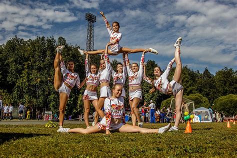 Details more than 63 wallpaper cheerleading best - in.cdgdbentre