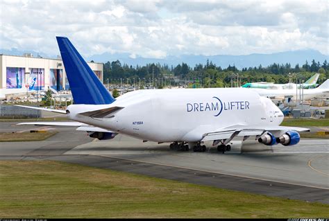 Boeing 747 Dreamlifter Cockpit