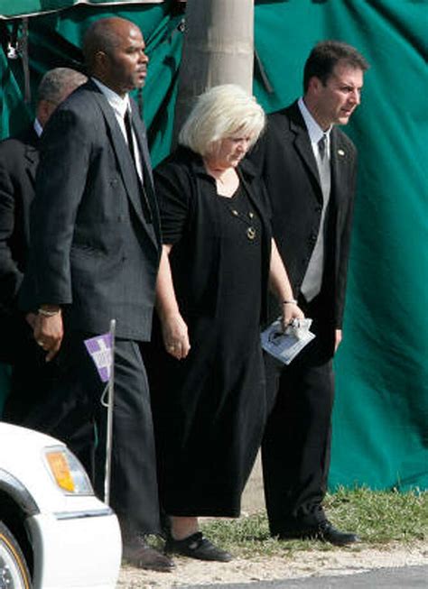 THE FUNERAL OF ANNA NICOLE SMITH - Houston Chronicle