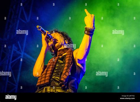 Extreme: Gary Cherone on vocals Stock Photo - Alamy