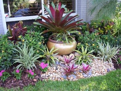 55 Fabulous Front Yard Rock Garden Ideas | Tropical landscaping, Garden ...