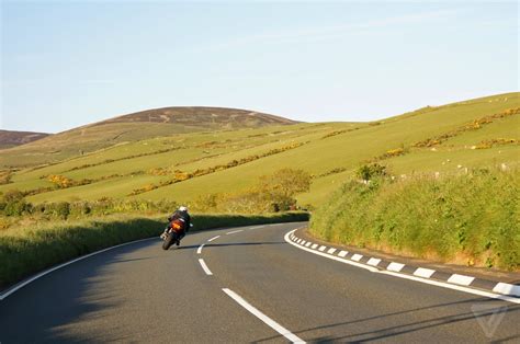 Isle of Man TT 2015: the world’s wildest road race in pictures | The Verge