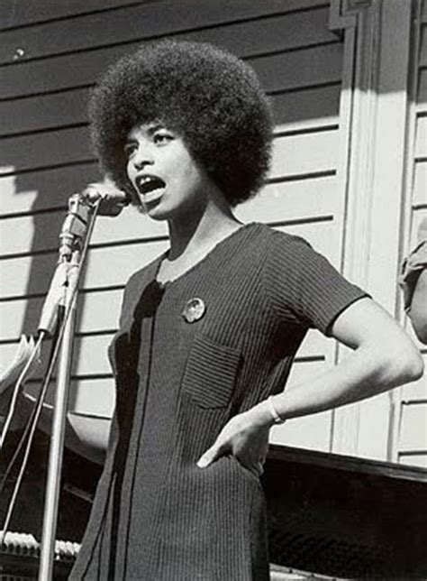 La jeune Angela Davis | Angela davis, Black panthers movement, Women in ...