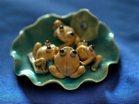 Miniature ceramic frogs figurine | Ceramic frogs, Frog figurines, Frog