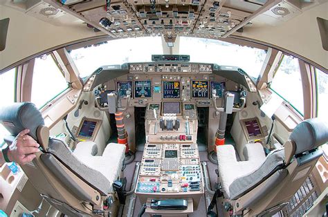 Boeing 747-8 Cockpit | Boeing 747