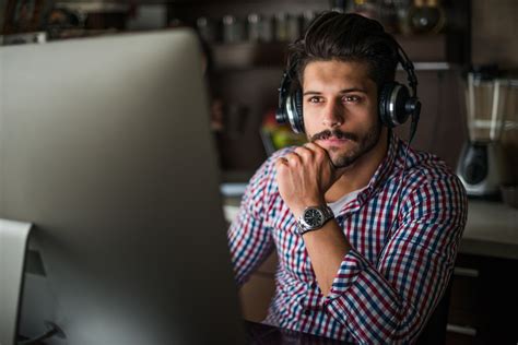 5 Keys to Choosing the Right Work Headphones | Comanche Appliance Co ...