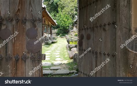 Garden Traditional Korean Houses Stock Photo 1317331433 | Shutterstock