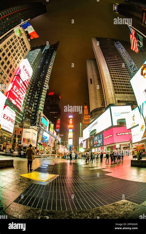 Night view of Times Square (New York Manhattan Stock Photo - Alamy