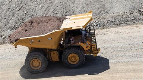 Caterpillar’s Next-Gen 793 Mining Truck Is Powerful, Drivable & Efficient | Machinery Trader Blog