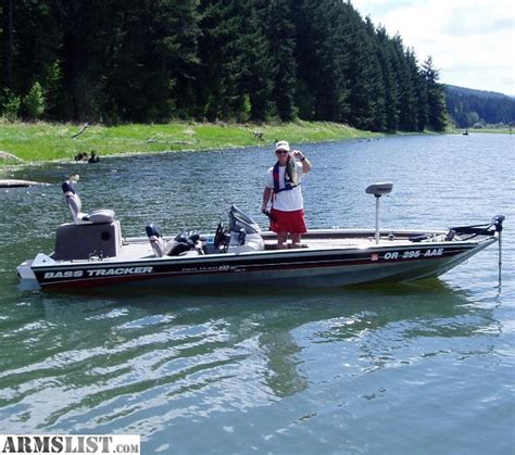 ARMSLIST - For Sale: JET BASS BOAT BY TRACKER