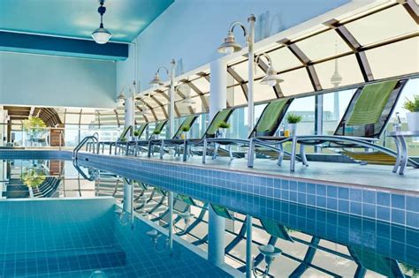 5 family-friendly hotels in Toronto with indoor swimming pools