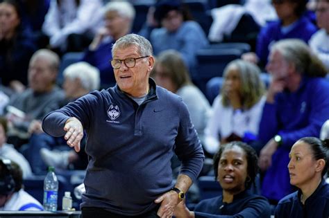 UConn coach Geno Auriemma returning after two-game absence