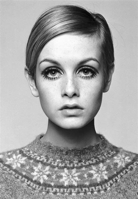 Celebrating 50 years of powerful photography | Twiggy fashion, Twiggy, Short hair styles