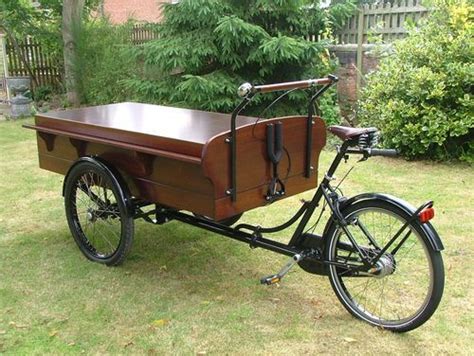 Classic Dutch Cargo Bike "Bakfiets" professional delivery trike. | Cargo bike, Dutch cargo bike ...