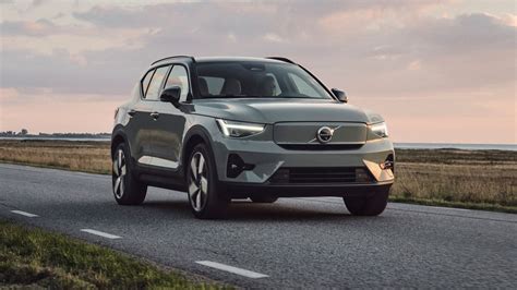 Preview: 2023 Volvo XC40 arrives with new look, fully electrified ...