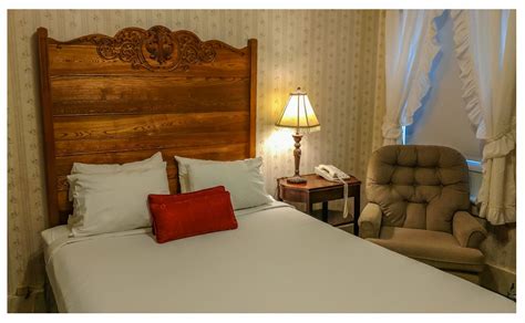 Classic Rooms in Littleton NH Hotels | Thayers Inn