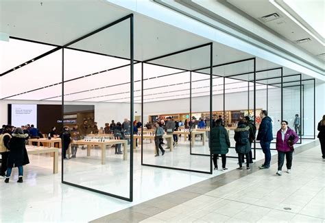 Expanded Apple Store in Toronto's Fairview Mall Now Open - MacRumors