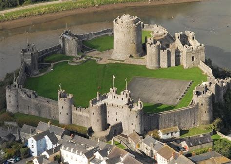 After-hours family ghost tour at Pembroke Castle – Dinas Country Club