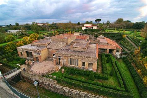 The Villas and Houses of Pompeii and Herculaneum