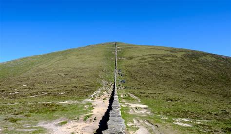 Slieve Donard Walk: Parking, Map + 2024 Info