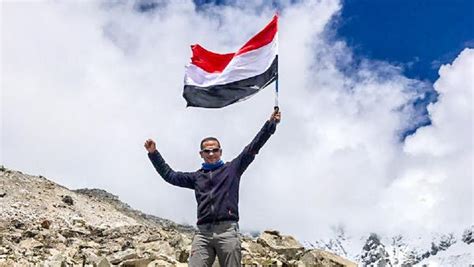 Activist raises Yemen’s flag over Mount Everest calling for ‘peace ...