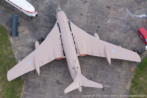 Thunder & Lightnings - Handley Page Victor - Survivor XM715