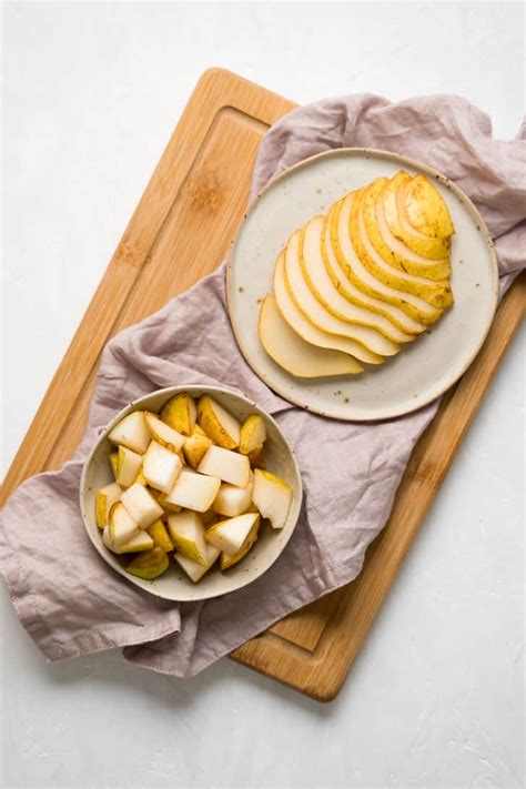 How to Cut a Pear (east steps) - Healthy Fitness Meals