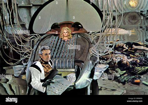 MILO O'SHEA & JANE FONDA BARBARELLA (1968 Stock Photo: 30917305 - Alamy