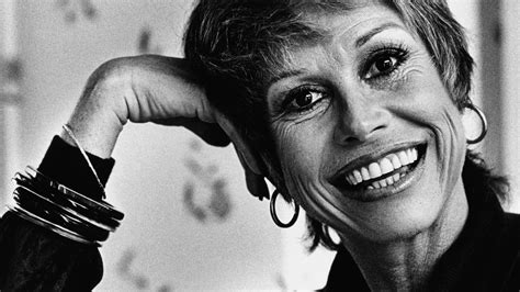 TV Icon Mary Tyler Moore Dies at 80 | Glamour