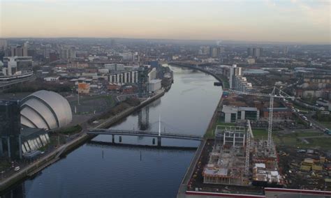 Public warned to keep away from banks of River Clyde after weir gate jams - Sunday Post