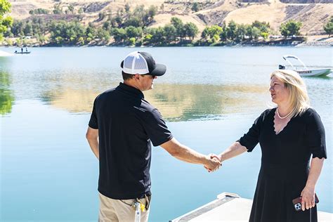 Splash! CSUN Aquatic Center at Castaic Welcomes President Beck | CSUN Today