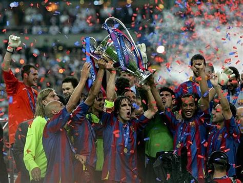 Henrik Larsson , Carles Puyol and Ronaldinho of Barcelona lift the ...