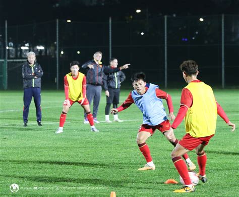 The Vietnamese team's first practice session in Korea, Quang Hai was absent - Vietnam.vn