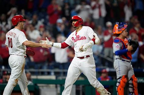 Castellanos homer helps Phillies sweep Mets, move to brink of playoff ...