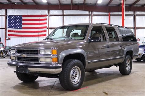 1998 Chevrolet Suburban 2500 | GR Auto Gallery