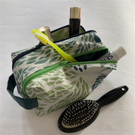 Trousse de toilette à double compartiment. - Octavie à Paris