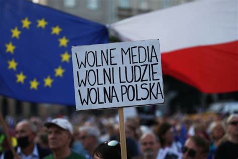 Poland’s new pro-EU government dismisses state media chiefs | Media ...