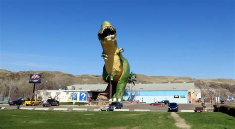 Drumheller's Dinosaurs and Other Giant Alberta Roadside Attractions - Travel Tales of Life