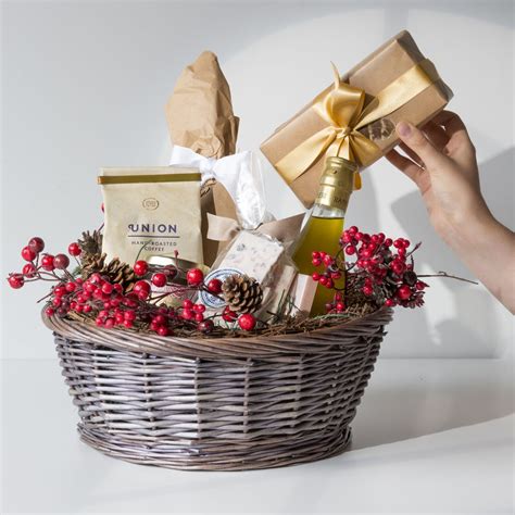 We're loving these new pewter baskets as a hamper conduit. Used by Delis, Farm shops or any ...