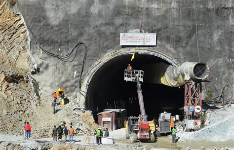 40 workers complete a week trapped in tunnel in northern India - EFE Noticias