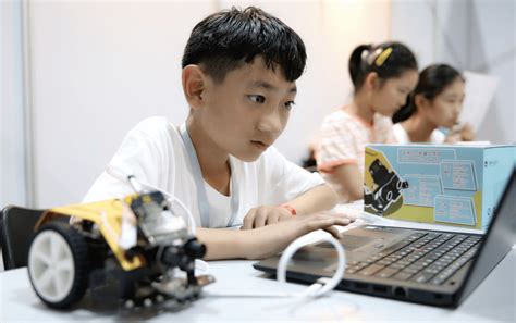 STEM Learning Educational Smart Car Robotics Toy with Micro:bit - DFRobot