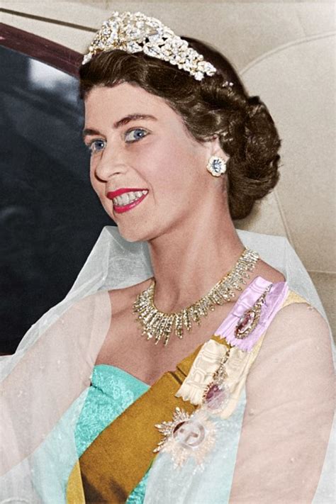 Among the Queen’s many wedding presents was a stunning Cartier tiara worth £189,000 | Queens ...